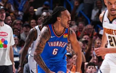 Sao bóng rổ gốc Việt ném 3 điểm cực cháy, đạt kỉ lục cá nhân mới ở NBA