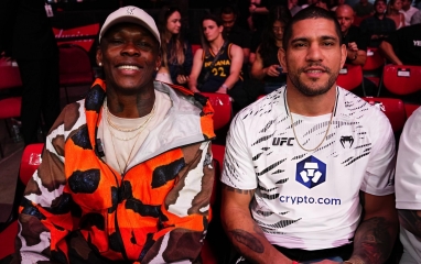Israel Adesanya tái xuất, Alex Pereira có hàng động đáng chú ý