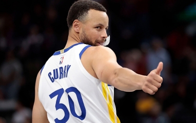 Curry đẳng cấp, Golden State Warriors áp sát vòng play-off NBA 2025-2026