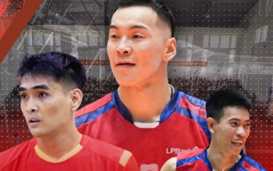 Rivan Nurmulki sát cánh Batsuuri Battur ở giải bóng chuyền hội làng