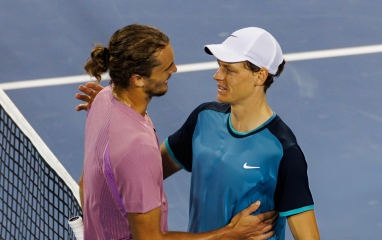 Sinner bị Zverev 'bắn tùm lum' ở chung kết Madrid Open 2026