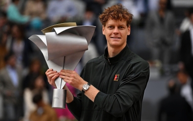 Vô địch Madrid Open, Sinner san bằng thành tích của Alcaraz