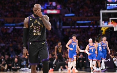 Lakers 'ăn chổi' ở play-off, LeBron James tính phương án giải nghệ