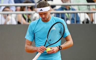 Zverev thua kiểu đẳng cấp ở Rome Masters, lại đổ lỗi cho ngoại cảnh