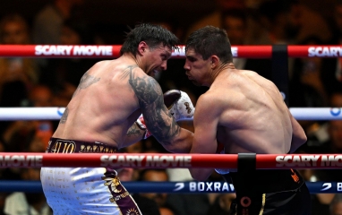 Verhoeven thua đau Usyk, trọng tài thừa nhận sai sót