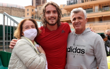 Stefanos Tsitsipas thêm một lần nữa sa thải cha ruột