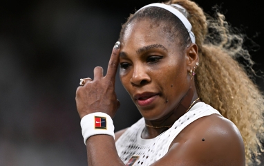 Serena Williams gây tranh cãi ngày trở lại quần vợt chuyên nghiệp