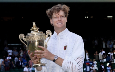 Bảo vệ ngôi vương Wimbledon, Sinner được ví là 'Djokovic mới'