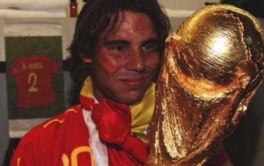 Nadal bị phát hiện mặc áo fake ăn mừng Tây Ban Nha vô địch World Cup