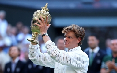 Sinner 'không cánh mà bay' mất gần nửa tiền thưởng kỉ lục ở Wimbledon 2026