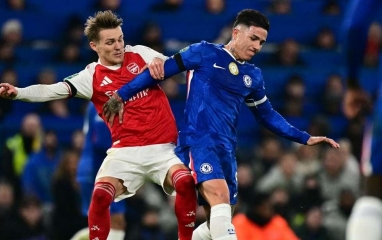 Thắng nghẹt thở Chelsea, Arsenal đặt 1 chân vào chung kết Cúp Liên đoàn