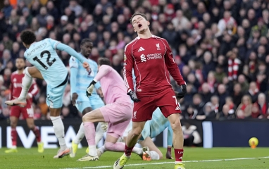 Mất điểm tại Anfield, Liverpool vẫn vượt mặt MU tại Ngoại hạng Anh