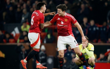 Barca nhắm chiêu mộ 'trung vệ thép' của MU