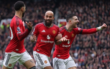 Đả bại Tottenham, MU vững vàng trong top 4 Ngoại hạng Anh