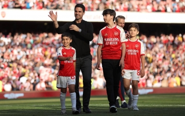 Con trai HLV Mikel Arteta gây sốt tại Arsenal