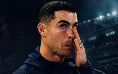 Cập bến CLB vĩ đại, Ronaldo bất ngờ nhận 'mưa gạch đá'