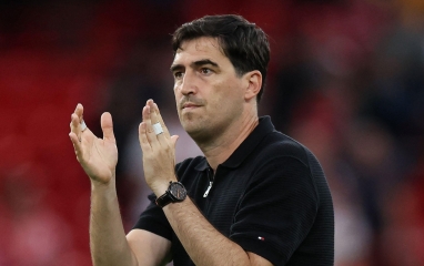 HLV Iraola chỉ rõ vấn đề của Liverpool sau khi suýt thua Newcastle