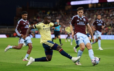 Saka tỏa sáng, Arsenal nhọc nhằn giành điểm tại Ngoại hạng Anh