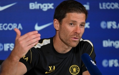 Xabi Alonso chỉ thẳng 1 ngôi sao Chelsea đủ sức sánh ngang Haaland