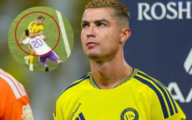 Nổi đóa vì thua 0-4, Ronaldo 'đấu vật' ngay trên sân