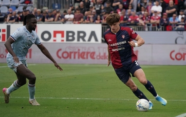 Chelsea sắp đón bom tấn thuận hai chân, Xabi Alonso tìm thấy mảnh ghép hoàn hảo bên cánh phải