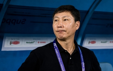 Lịch thi đấu AFF Cup đảo chiều khiến HLV Kim Sang-sik đau đầu