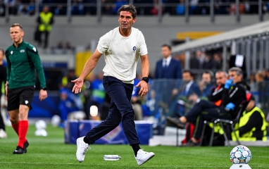 Huyền thoại Inter cảnh báo Chivu sau thất bại tại Champions League