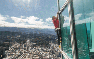 Tay không leo tháp chọc trời, người đàn ông khiến cả thế giới nín thở