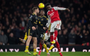 'Arsenal chỉ may mắn khi dẫn đầu Ngoại hạng Anh'