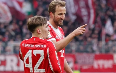 Kane hủy diệt Werder Bremen, Bayern thị uy ngôi đầu