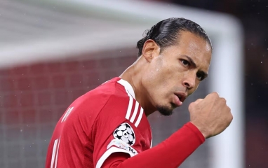 Van Dijk phải thốt lên ‘xuất sắc’ về một sao trẻ của Liverpool