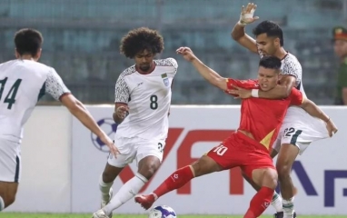 Báo Bangladesh sững sờ vì ĐT Việt Nam làm 'tắt điện' cựu sao Ngoại hạng Anh