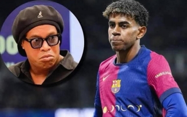 Ronaldinho chốt hạ về Yamal, Barca mở hội vì áo số 10