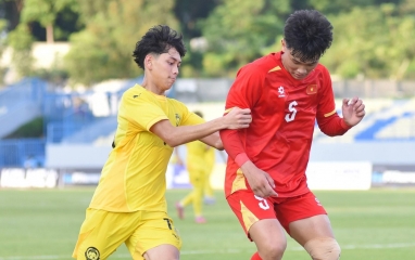 CĐV Malaysia: 'Sao cầu thủ Việt Nam to khỏe quá vậy?'