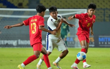 CĐV Thái Lan phản ứng dữ dội vì đứng dưới cả tuyển Lào