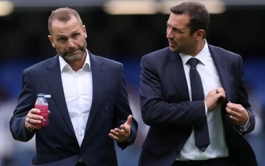 Thua đau MU, sếp lớn Chelsea 'xông thẳng' vào phòng thay đồ