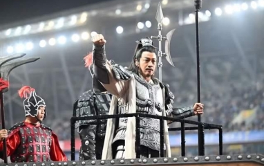 ĐỘC LẠ: Đội bóng Trung Quốc mời cả Hạng Vũ ra sân đại thắng