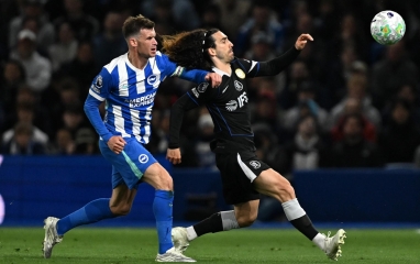 Chelsea sụp đổ, Brighton vùi dập giấc mơ Champions League
