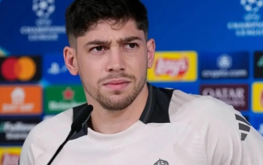 Phòng thay đồ Real Madrid 'nổ tung', Valverde lập tức phá vỡ im lặng