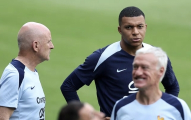 Mbappe không chịu nổi tin Deschamps sang Ý, nói ngay một câu