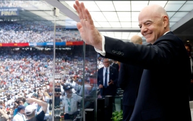 Chủ tịch FIFA bay vòng quanh Trái Đất 2,5 lần trong World Cup