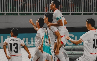 CĐV Indonesia lập tức gọi tên Việt Nam sau khi đại thắng Campuchia 5-1