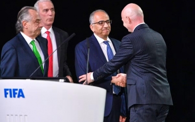 Biến cố chấn động FIFA, cánh tay phải của Infantino rời ghế