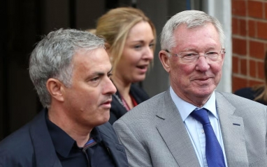 Sir Alex Ferguson: 'Mourinho đã khóc khi gọi cho tôi và nói...'