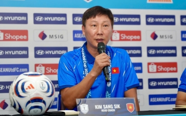 HLV Kim Sang Sik nói thẳng về cầu thủ nhập tịch của Việt Nam