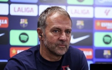 Flick phản ứng cực lạ khi Barca đụng độ PSG, Man City tại Champions League