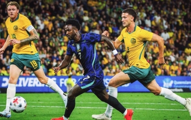 Brazil bị Australia dồn ép, màn đáp trả sau đó gây choáng