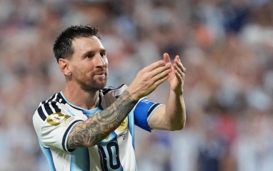 Hậu vệ Benin thề với mẹ 1 điều khi đá trận Messi chia tay Argentina