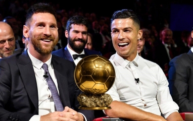 Ronaldo bỏ xa Messi ở cuộc đua Quả bóng Vàng đặc biệt