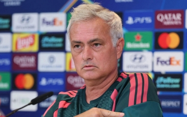 Mất Vinicius 4 trận chưa đủ, Mourinho còn nổi điên vì bị đánh úp
